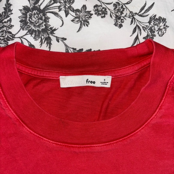 Red tee - Picture 3 of 3